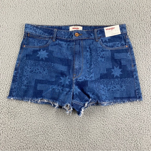 Wrangler Women's Mid-Rise Vintage Cutoff Quilted Star Shorts   |  Size:  12 - Picture 2 of 14
